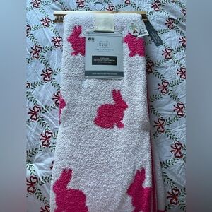 The Farmhouse by Rachel Ashwell rabbit throw 50x70